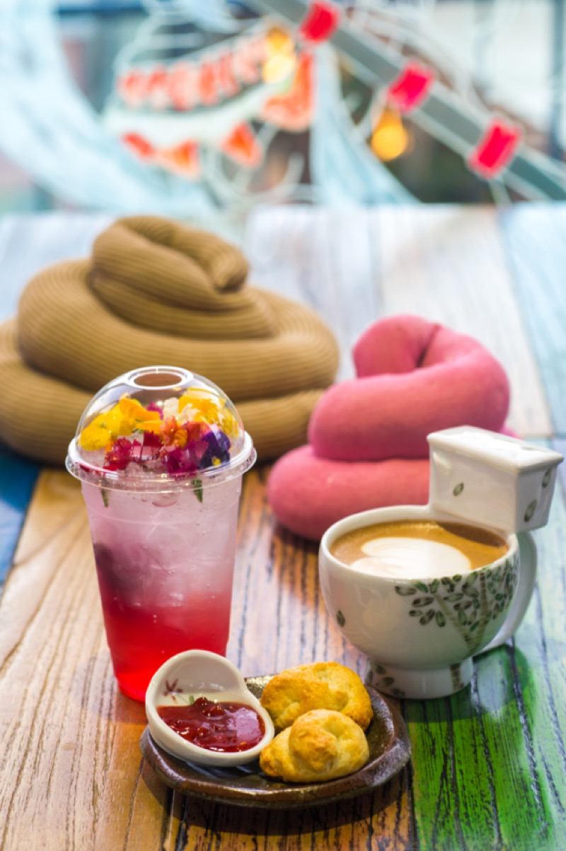 Illustration for article titled South Korea's Poop Themed Coffee Shop